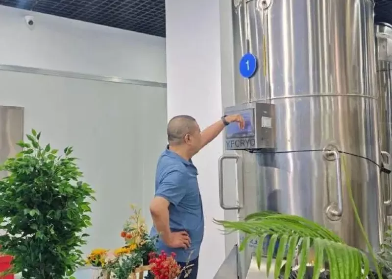 中国首例冷冻人8年后：丈夫交往新女友，叮嘱儿子自己以后也要冷冻保存-第1张图片-