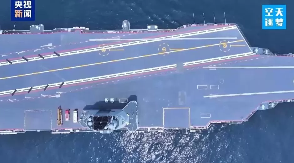 80后设计师圆梦福建舰!现场见证舰载机首飞热泪盈眶-第4张图片- 80后设计师圆梦福建舰!现场见证舰载机首飞热泪盈眶-第4张图片-