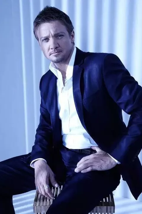 中国女导演周依指控“鹰眼”杰瑞米·雷纳对其性骚扰-第1张图片- 中国女导演周依指控“鹰眼”杰瑞米·雷纳对其性骚扰-第1张图片-