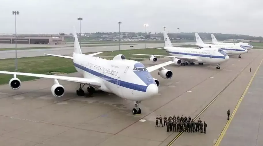 核导弹来袭,总统如何抉择?——影片《炸裂白宫》的核危机叙事与战略忧思-第6张图片- 核导弹来袭,总统如何抉择?——影片《炸裂白宫》的核危机叙事与战略忧思-第6张图片-