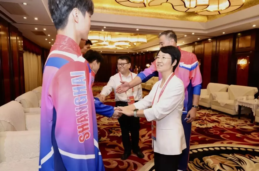 解冬副市长看望慰问十五运会上海体育健儿代表-第2张图片-