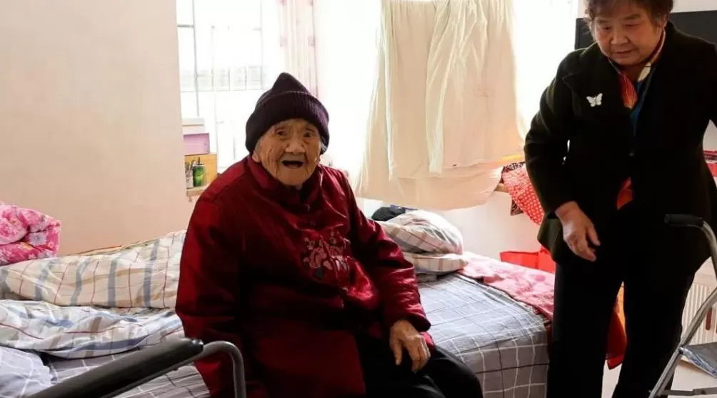 郑州115岁的李陈氏,出生于清朝的“老宝贝”:爱吃肥肉,90岁还为重孙做棉衣-第2张图片- 郑州115岁的李陈氏,出生于清朝的“老宝贝”:爱吃肥肉,90岁还为重孙做棉衣-第2张图片-