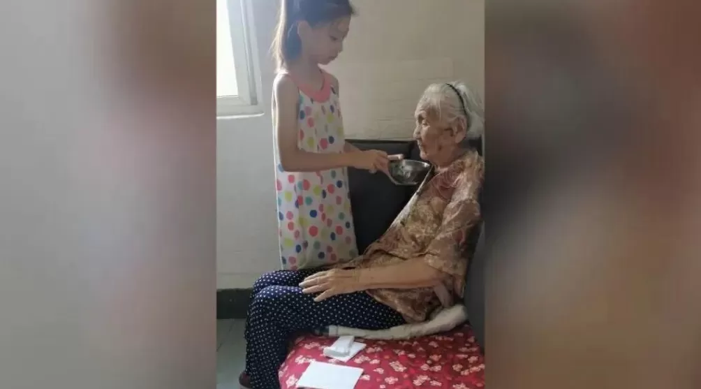 郑州115岁的李陈氏,出生于清朝的“老宝贝”:爱吃肥肉,90岁还为重孙做棉衣-第5张图片- 郑州115岁的李陈氏,出生于清朝的“老宝贝”:爱吃肥肉,90岁还为重孙做棉衣-第5张图片-