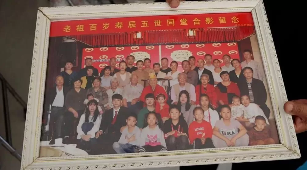 郑州115岁的李陈氏,出生于清朝的“老宝贝”:爱吃肥肉,90岁还为重孙做棉衣-第7张图片- 郑州115岁的李陈氏,出生于清朝的“老宝贝”:爱吃肥肉,90岁还为重孙做棉衣-第7张图片-