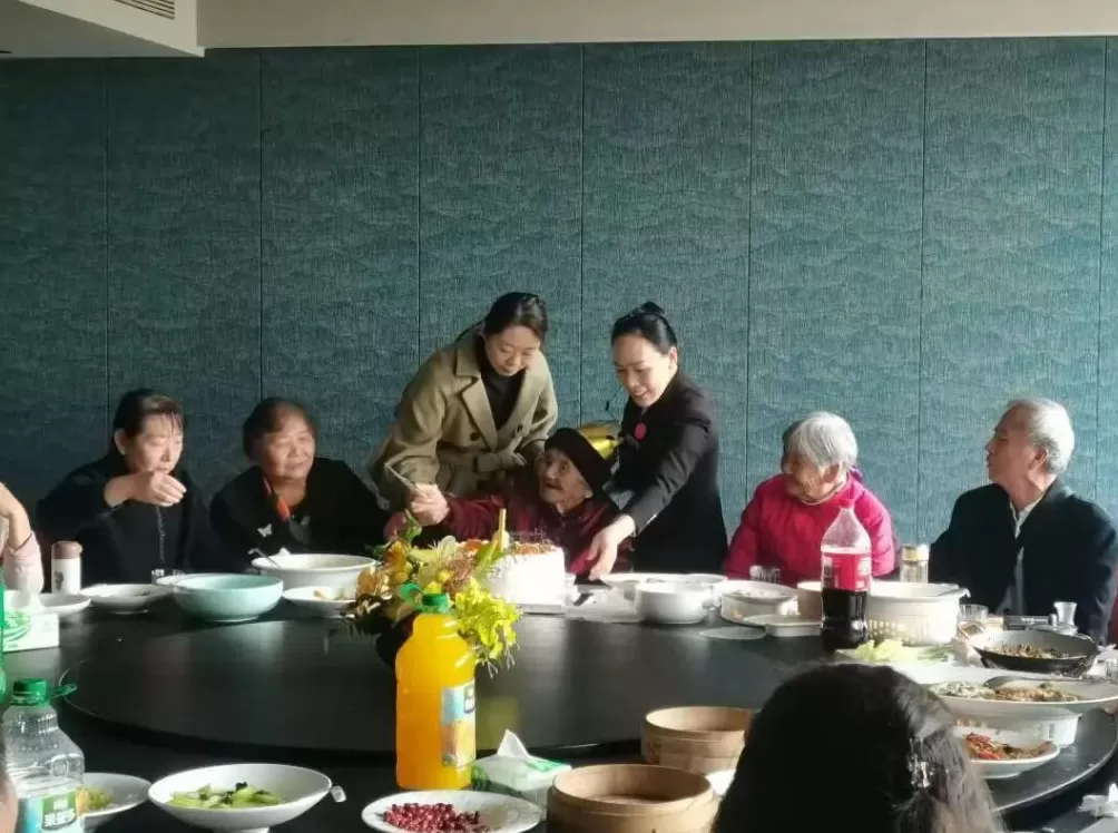 郑州115岁的李陈氏,出生于清朝的“老宝贝”:爱吃肥肉,90岁还为重孙做棉衣-第8张图片- 郑州115岁的李陈氏,出生于清朝的“老宝贝”:爱吃肥肉,90岁还为重孙做棉衣-第8张图片-