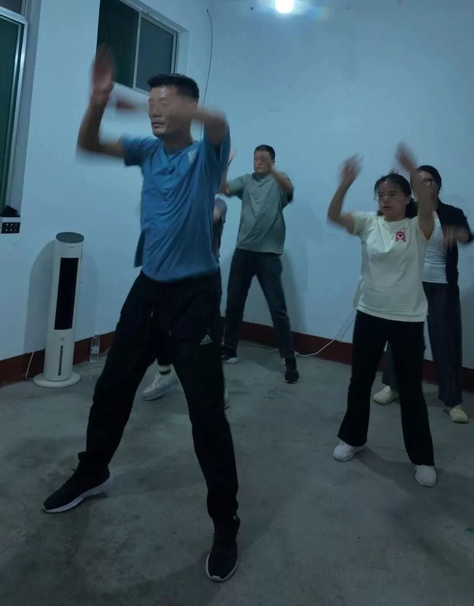 深夜直播间,跳舞自救的妈妈们-第3张图片- 深夜直播间,跳舞自救的妈妈们-第3张图片-