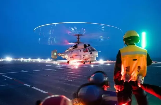 东部战区海军开展舰机协同训练-第6张图片-