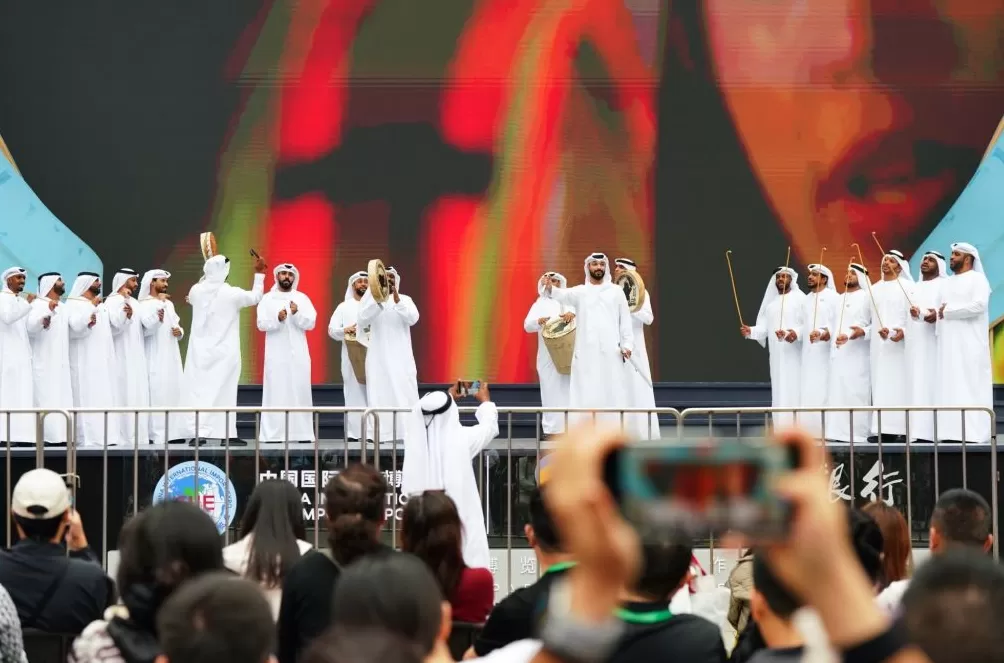 进博直击|苏超奖杯惊艳亮相!进博舞台上的文化交响-第2张图片- 进博直击|苏超奖杯惊艳亮相!进博舞台上的文化交响-第2张图片-