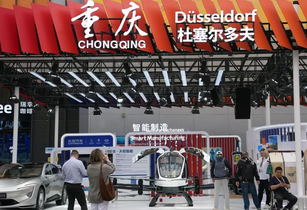 进博直击|苏超奖杯惊艳亮相!进博舞台上的文化交响-第4张图片- 进博直击|苏超奖杯惊艳亮相!进博舞台上的文化交响-第4张图片-