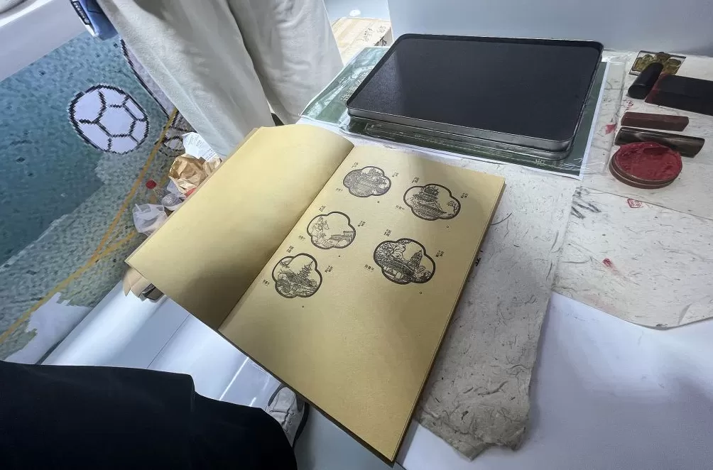 进博直击|苏超奖杯惊艳亮相!进博舞台上的文化交响-第12张图片- 进博直击|苏超奖杯惊艳亮相!进博舞台上的文化交响-第12张图片-