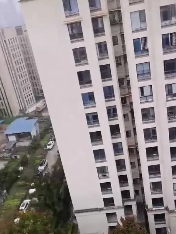 重庆一工业园突发大火,黑烟直冲天际,官方回应-第3张图片- 重庆一工业园突发大火,黑烟直冲天际,官方回应-第3张图片-