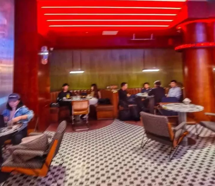 记者实探“人民咖啡馆”上海门店，有市民认为店名不妥，专家解读商标注册为何不成功-第13张图片-