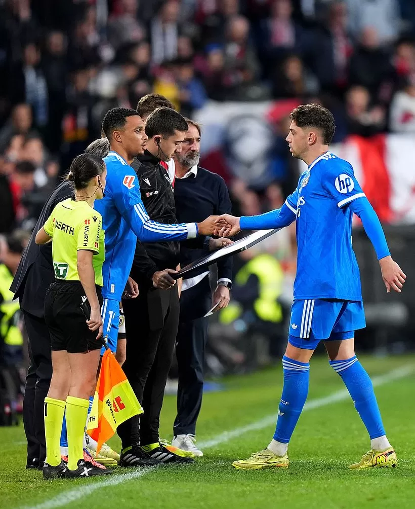 体坛联播｜曼城3比0横扫利物浦，37岁80天莱万帽子戏法-第8张图片-