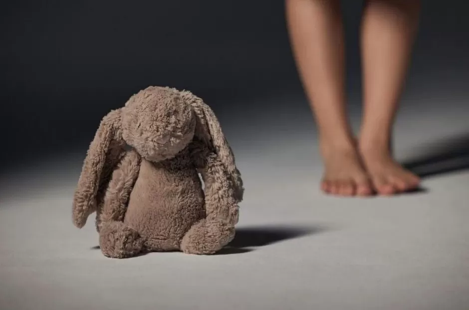 同居男友虐待5岁女儿,亲妈知情不报,居委会主任发现后强制报告-第1张图片- 同居男友虐待5岁女儿,亲妈知情不报,居委会主任发现后强制报告-第1张图片-