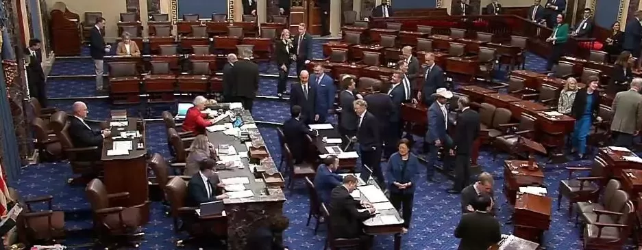 政府“停摆”40天美国会参议院通过临时拨款法案-第1张图片-