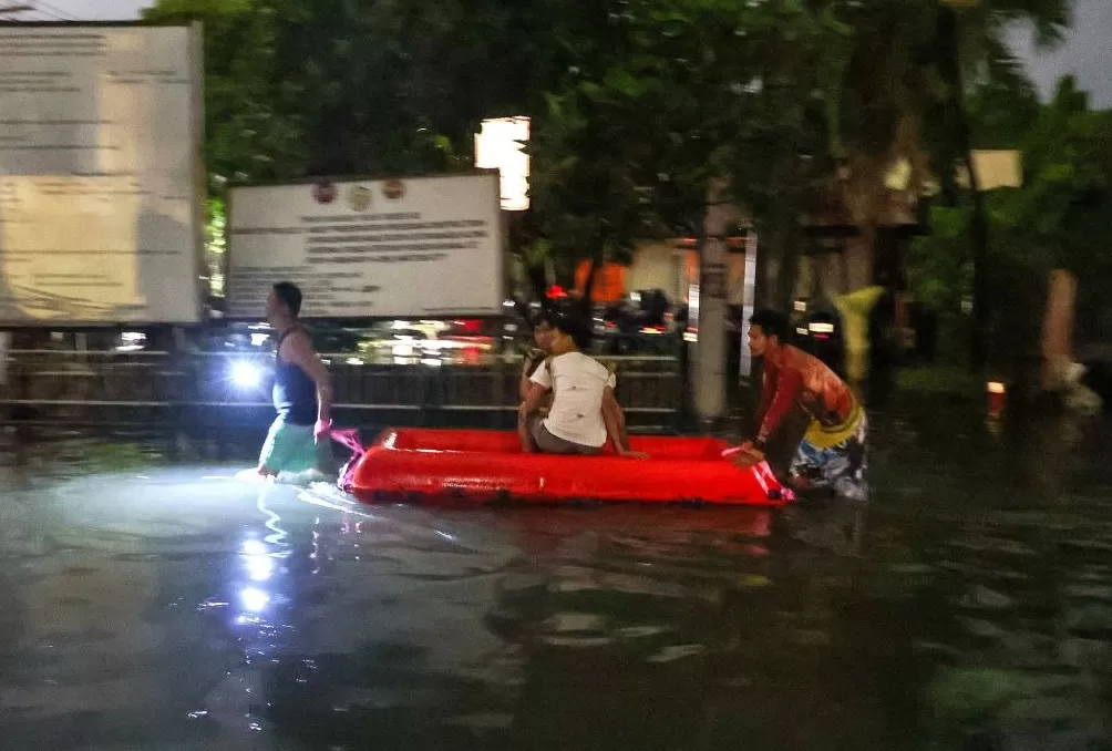 第1现场｜超强台风“凤凰”将登陆台湾，预计周三前后影响上海-第6张图片-