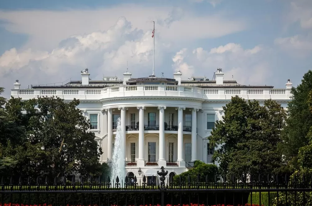 美国上万航班延误，超2700个航班取消，发生了什么？-第1张图片-