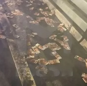 俄罗斯36岁富豪驾驶兰博基尼突发车祸身亡，大量现金散落在高速路上-第2张图片-