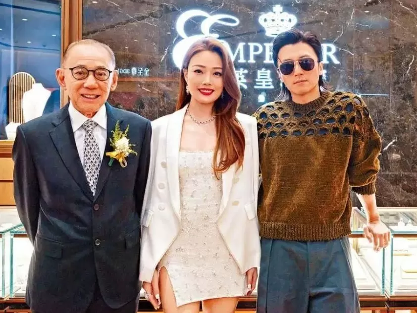 工作长达32年，霍汶希曝英皇艺人不跳槽原因-第2张图片-