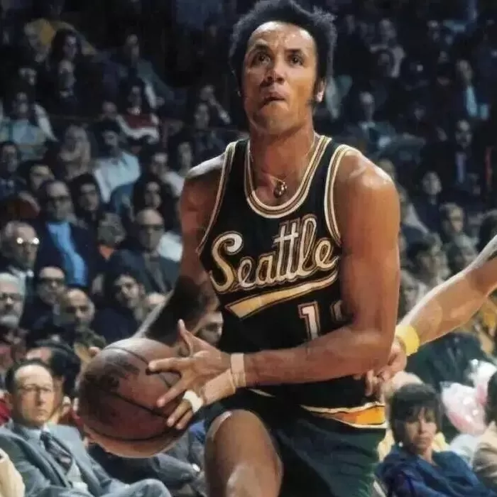 NBA历史第一位千胜教练、传奇巨星威尔肯斯去世-第2张图片-