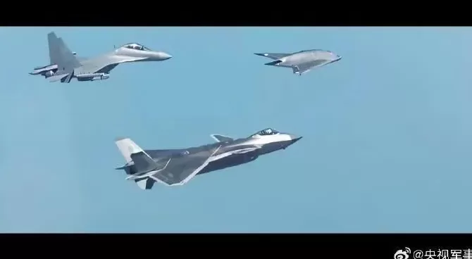 “玄龙”升空！空军首次发布有人无人协同画面-第1张图片-