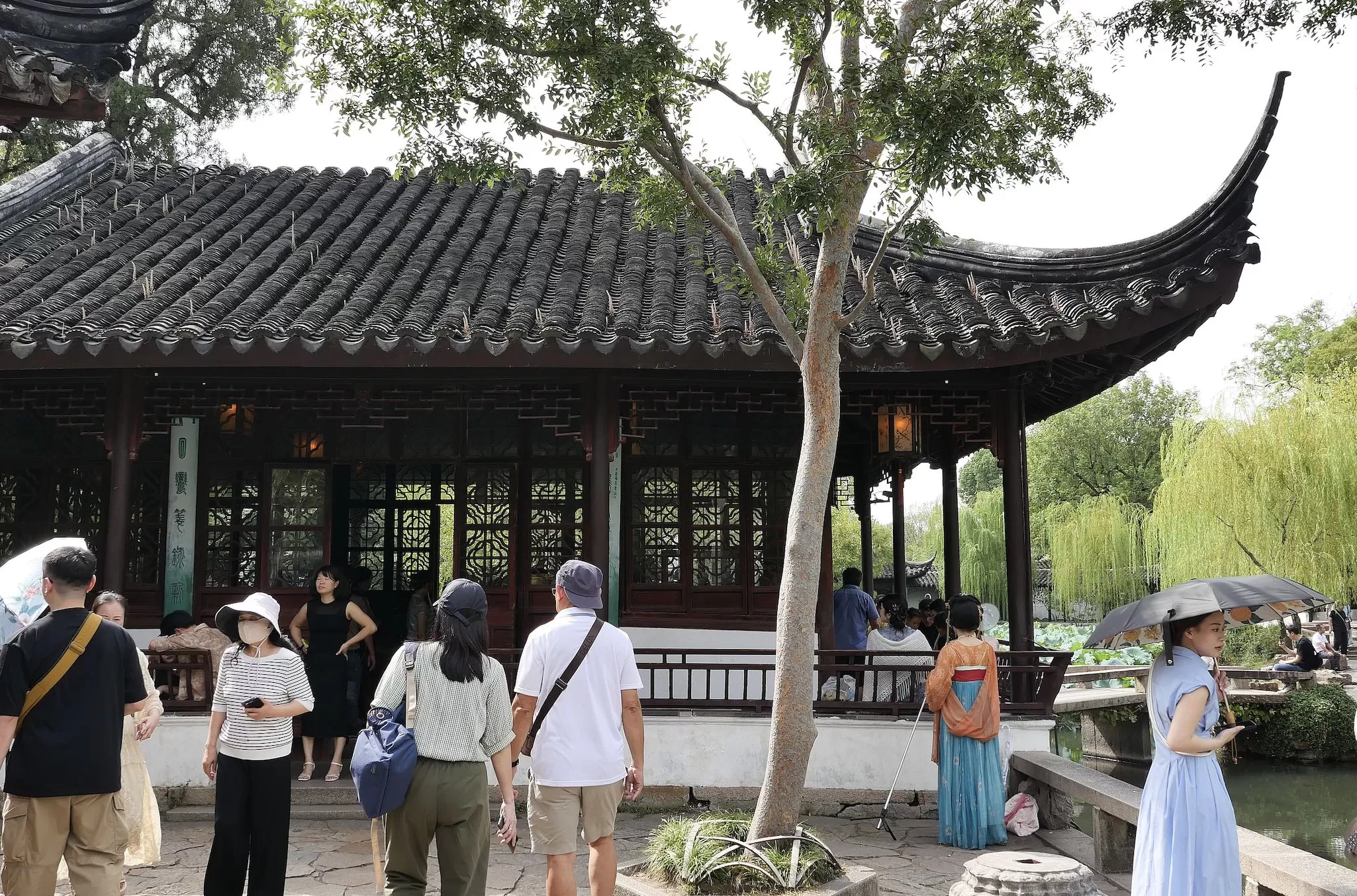 发改委主任与五家民企座谈，将深入实施服务业扩能提质行动-第1张图片-