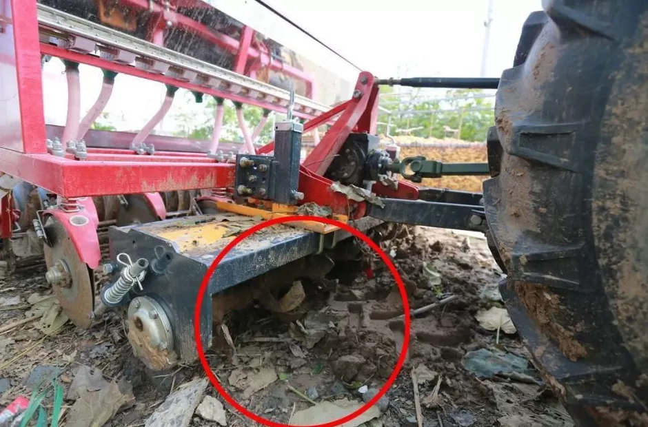 河南47岁残疾男子为救人，左腿卷入旋耕机被绞断，哽咽回应：就是对不起老婆-第3张图片-