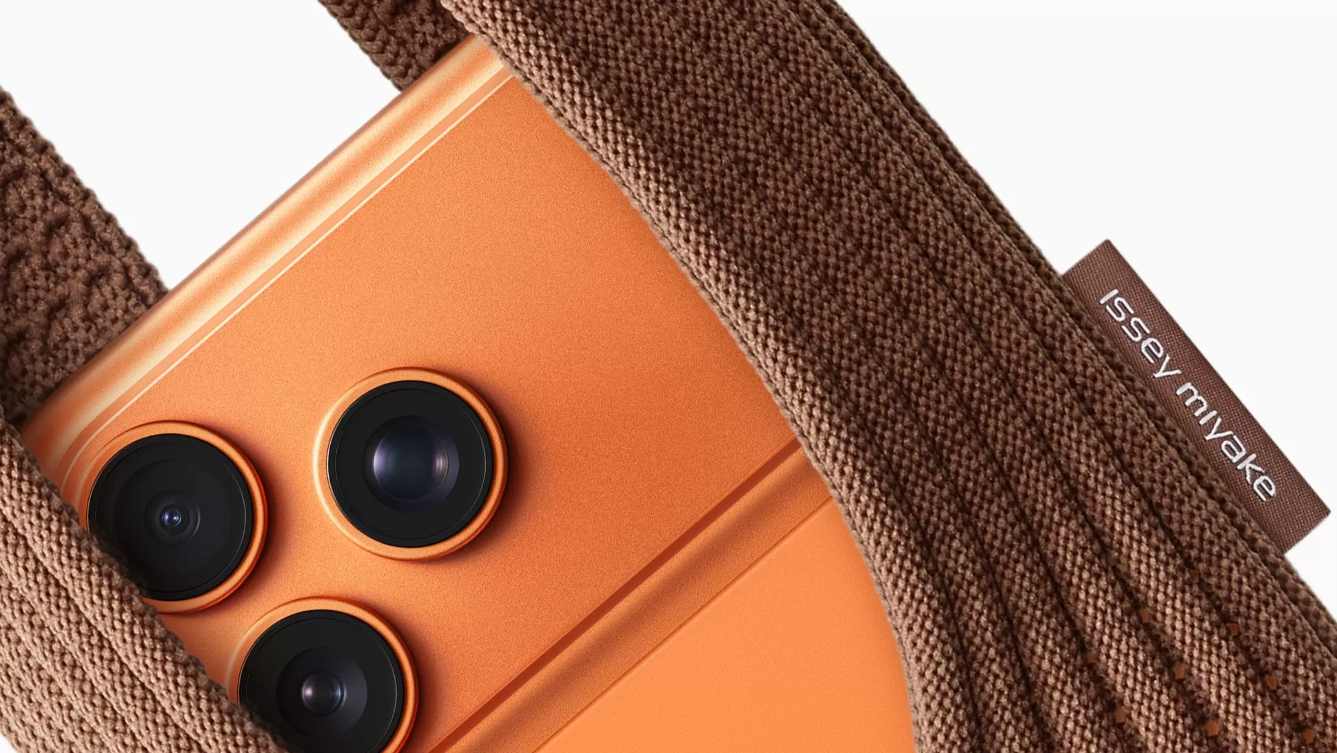 “一块布”1299元起，苹果与三宅一生合推新配件iPhone Pocket-第3张图片-