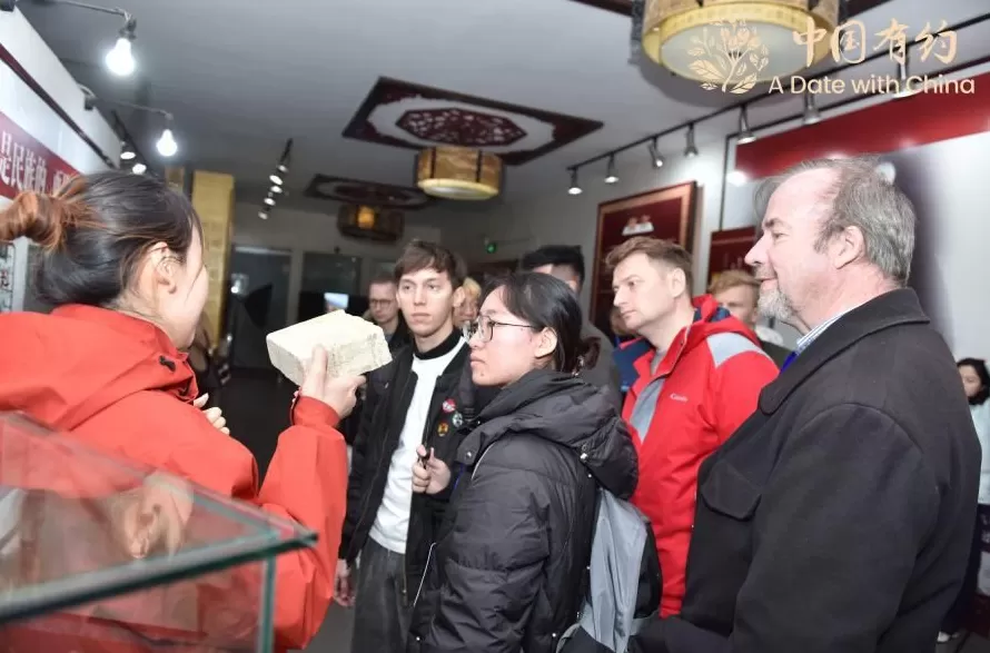 中国有约丨千年醋韵看国际友人解锁山西老陈醋的“味觉密码”-第6张图片-