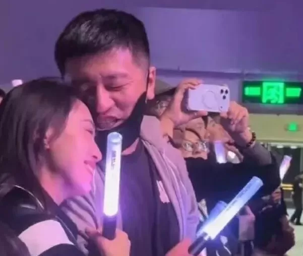 张雪峰戴婚戒直播回应出轨传闻-第1张图片- 张雪峰戴婚戒直播回应出轨传闻-第1张图片-