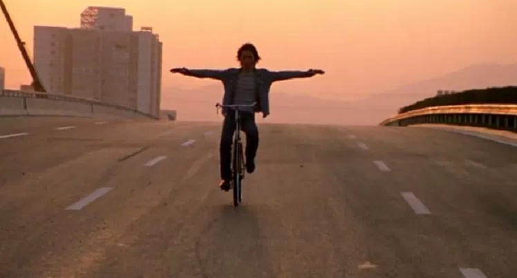 《遗鳍》：韩国怪兽电影的流变与东亚导演的现实焦虑投射-第3张图片-