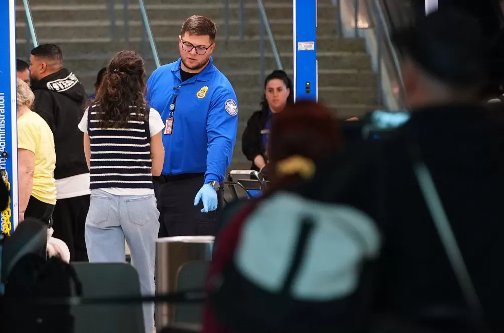 第1现场|全美约6%航班被取消,政府“停摆”重创航空运营-第4张图片- 第1现场|全美约6%航班被取消,政府“停摆”重创航空运营-第4张图片-