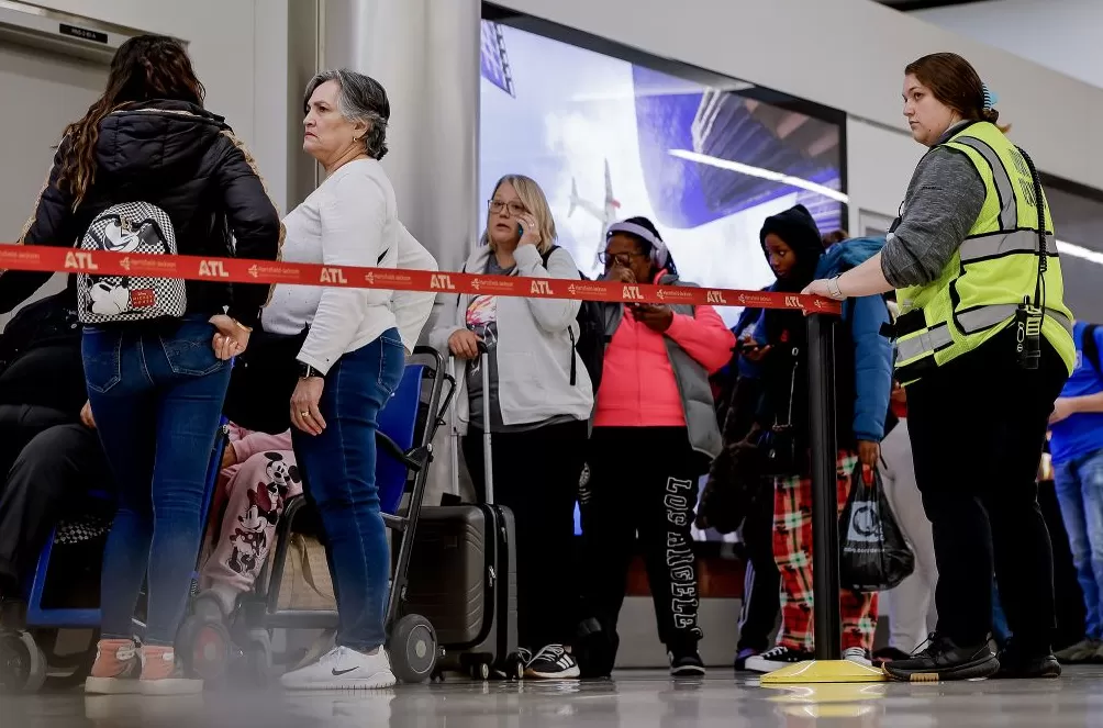 第1现场|全美约6%航班被取消,政府“停摆”重创航空运营-第8张图片- 第1现场|全美约6%航班被取消,政府“停摆”重创航空运营-第8张图片-