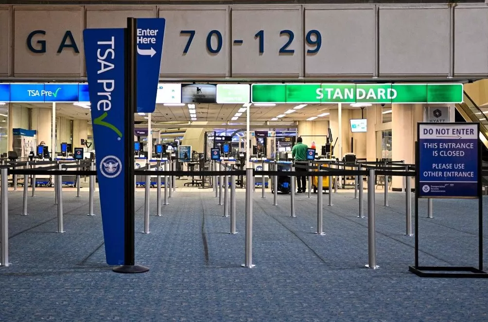 第1现场|全美约6%航班被取消,政府“停摆”重创航空运营-第11张图片- 第1现场|全美约6%航班被取消,政府“停摆”重创航空运营-第11张图片-