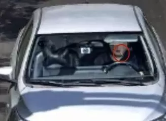 男子开车时叼牙线被处罚!当事人:很莫名,希望撤销处罚-第2张图片- 男子开车时叼牙线被处罚!当事人:很莫名,希望撤销处罚-第2张图片-