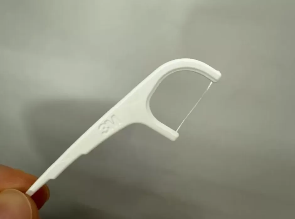 男子开车时叼牙线被处罚!当事人:很莫名,希望撤销处罚-第4张图片- 男子开车时叼牙线被处罚!当事人:很莫名,希望撤销处罚-第4张图片-