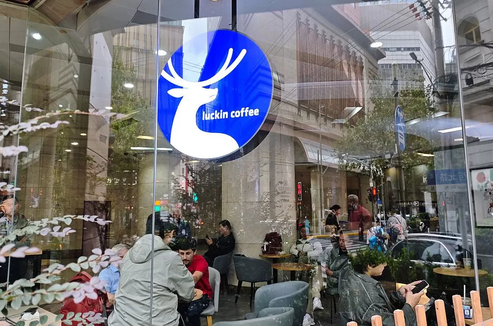 瑞幸咖啡回应重回美国主板上市：暂无确定的时间表，现阶段首要任务聚焦发展-第1张图片-