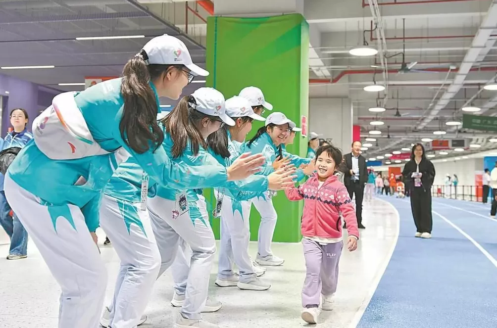 粤港澳2950名“小海豚” 护航十五运会开幕式-第2张图片- 粤港澳2950名“小海豚” 护航十五运会开幕式-第2张图片-