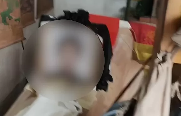 男子溺亡后被同伴运回家中摆成睡姿,家属3天后才发现,发现遗体时已腐烂-第1张图片- 男子溺亡后被同伴运回家中摆成睡姿,家属3天后才发现,发现遗体时已腐烂-第1张图片-