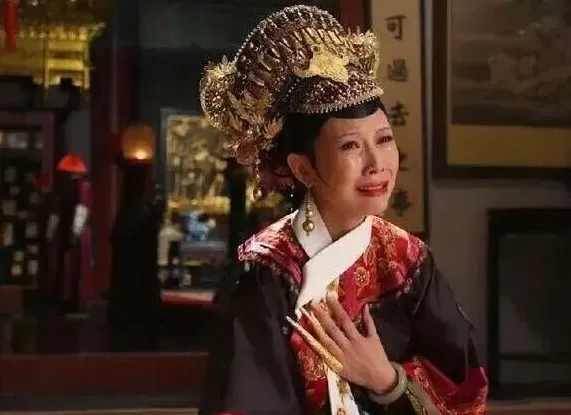 《新闻女王2》拍成广告女王！巨亏30亿的TVB，想多来几个“佘诗曼”-第10张图片-