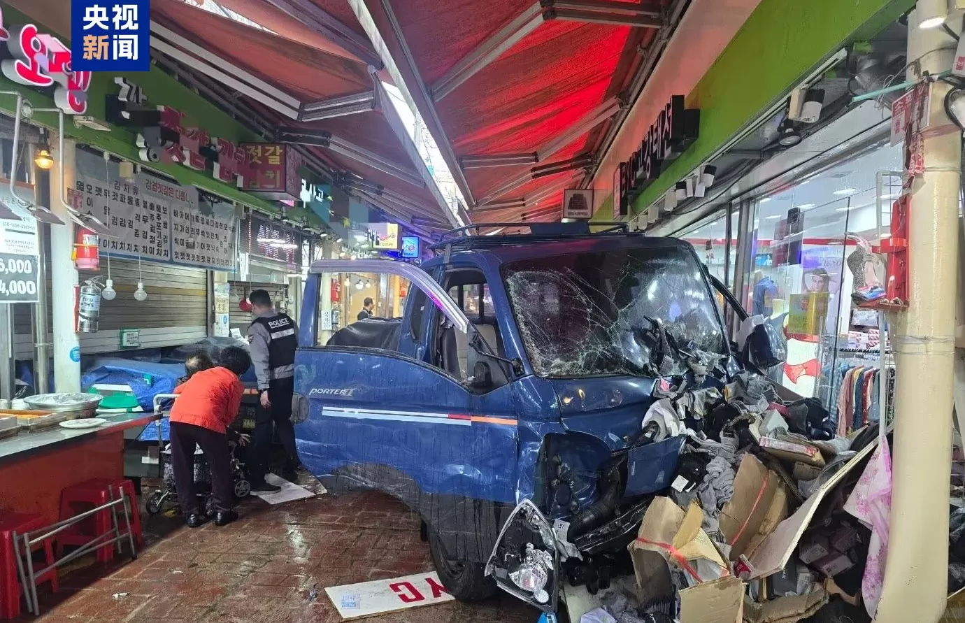 韩国一货车冲撞人群致2人死亡，涉事司机已被逮捕-第1张图片-