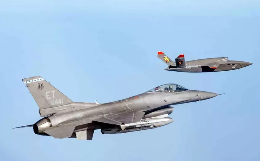 讲武谈兵|空军首次公开有人/无人战机协同作战,“踹门作战”的急先锋-第3张图片- 讲武谈兵|空军首次公开有人/无人战机协同作战,“踹门作战”的急先锋-第3张图片-