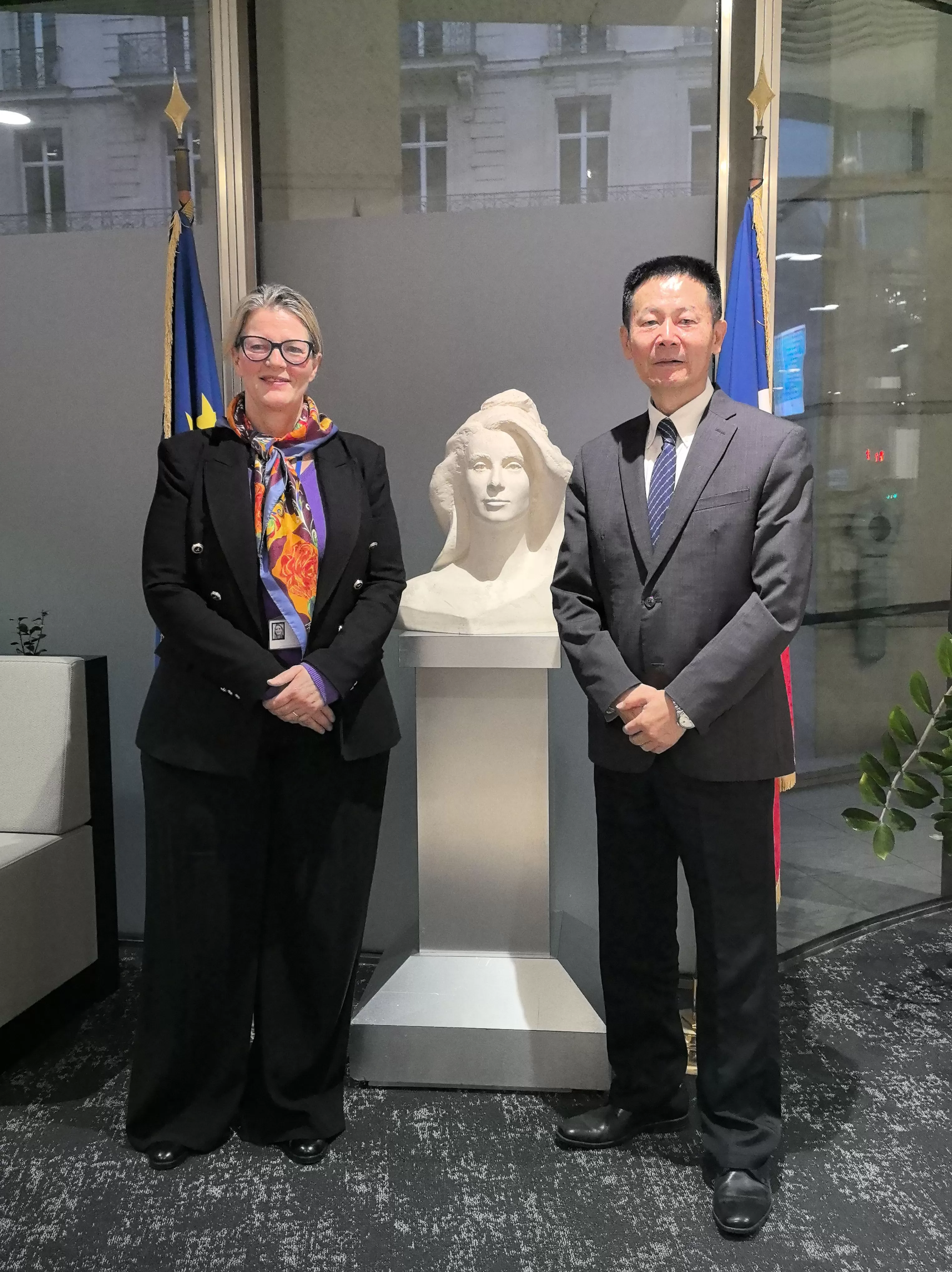 证监会主席吴清访问法国、巴西金融监管部门，与国际机构投资者代表座谈-第1张图片-