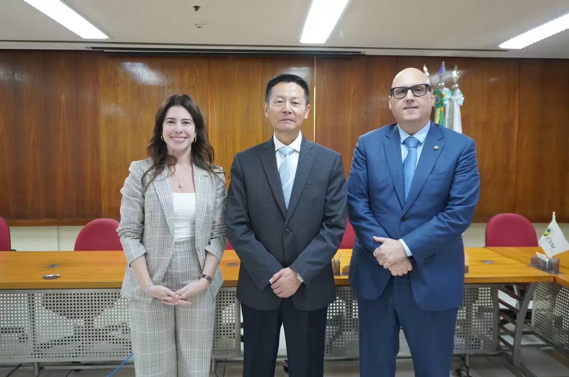 证监会主席吴清访问法国、巴西金融监管部门，与国际机构投资者代表座谈-第2张图片-