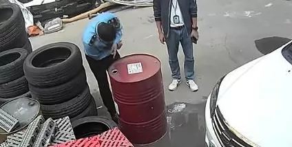 门口摆3个油桶被罚5万，官方称尚未作出处罚-第1张图片-