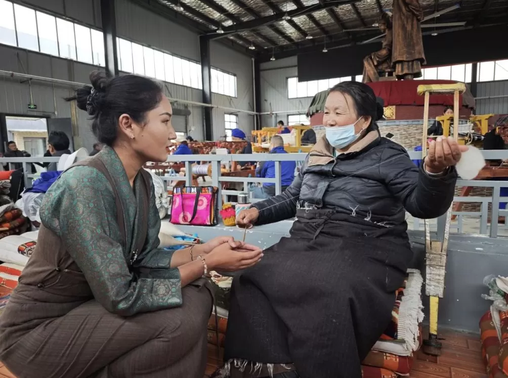 在家门口就业的藏族妇女卓玛:梦想是去北京看天安门-第3张图片- 在家门口就业的藏族妇女卓玛:梦想是去北京看天安门-第3张图片-