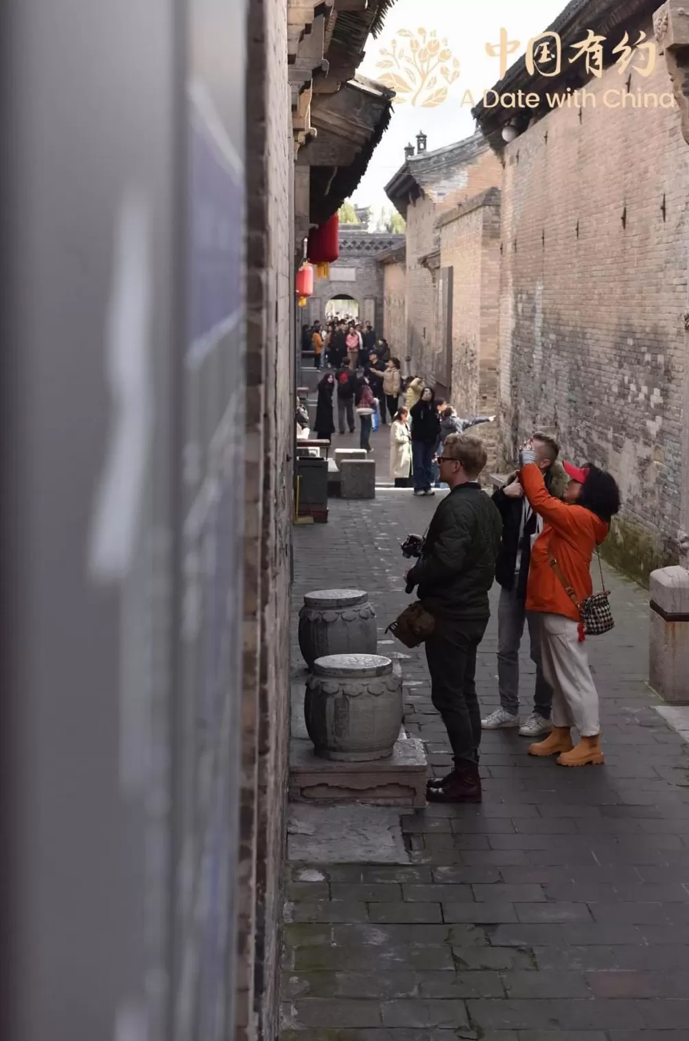 中国有约|外国朋友走进“华夏民居第一宅”:欣赏古建魅力,感受中华家风-第3张图片- 中国有约|外国朋友走进“华夏民居第一宅”:欣赏古建魅力,感受中华家风-第3张图片-