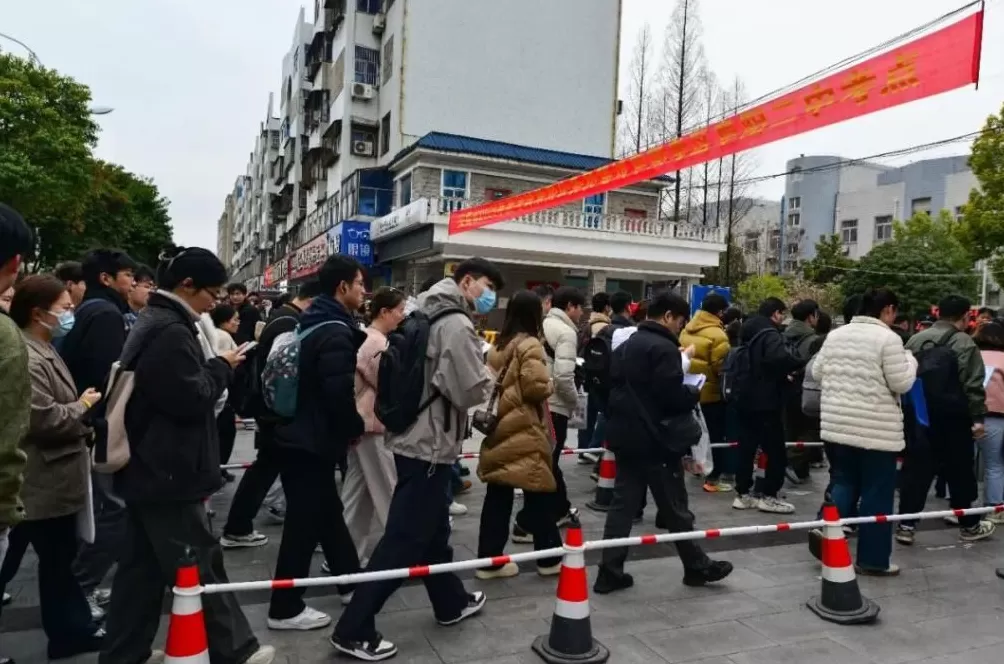 80后，等来考公“复活赛”-第1张图片-