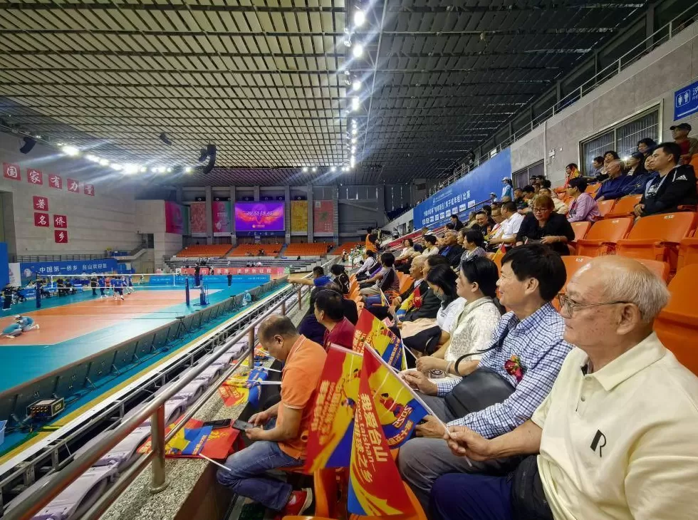 全运会|“排球是我们的乡愁”——海外华人全运赛场感受乡情-第2张图片- 全运会|“排球是我们的乡愁”——海外华人全运赛场感受乡情-第2张图片-