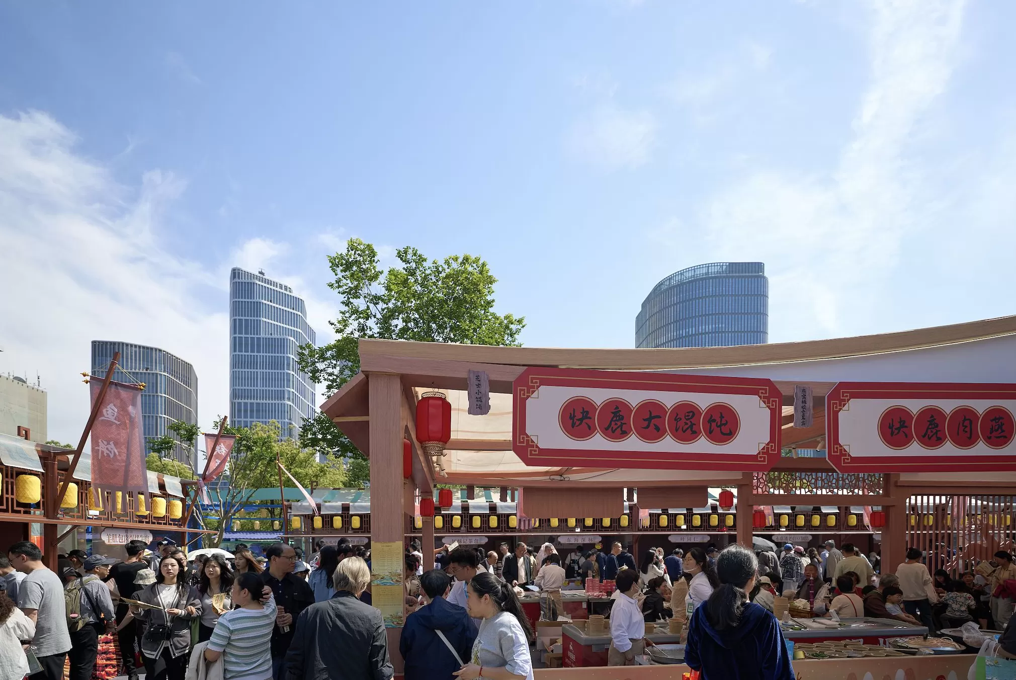 基数抬升下10月消费小幅放缓,但餐饮收入增速明显回升-第1张图片- 基数抬升下10月消费小幅放缓,但餐饮收入增速明显回升-第1张图片-